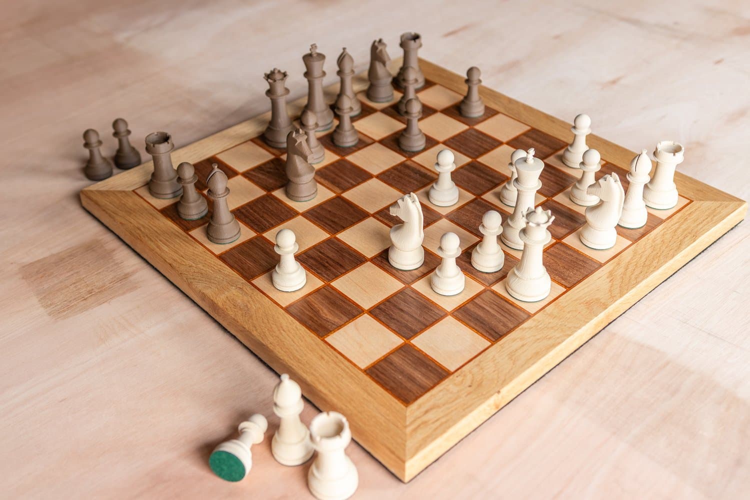 Hardwood chess set in walnut and maple